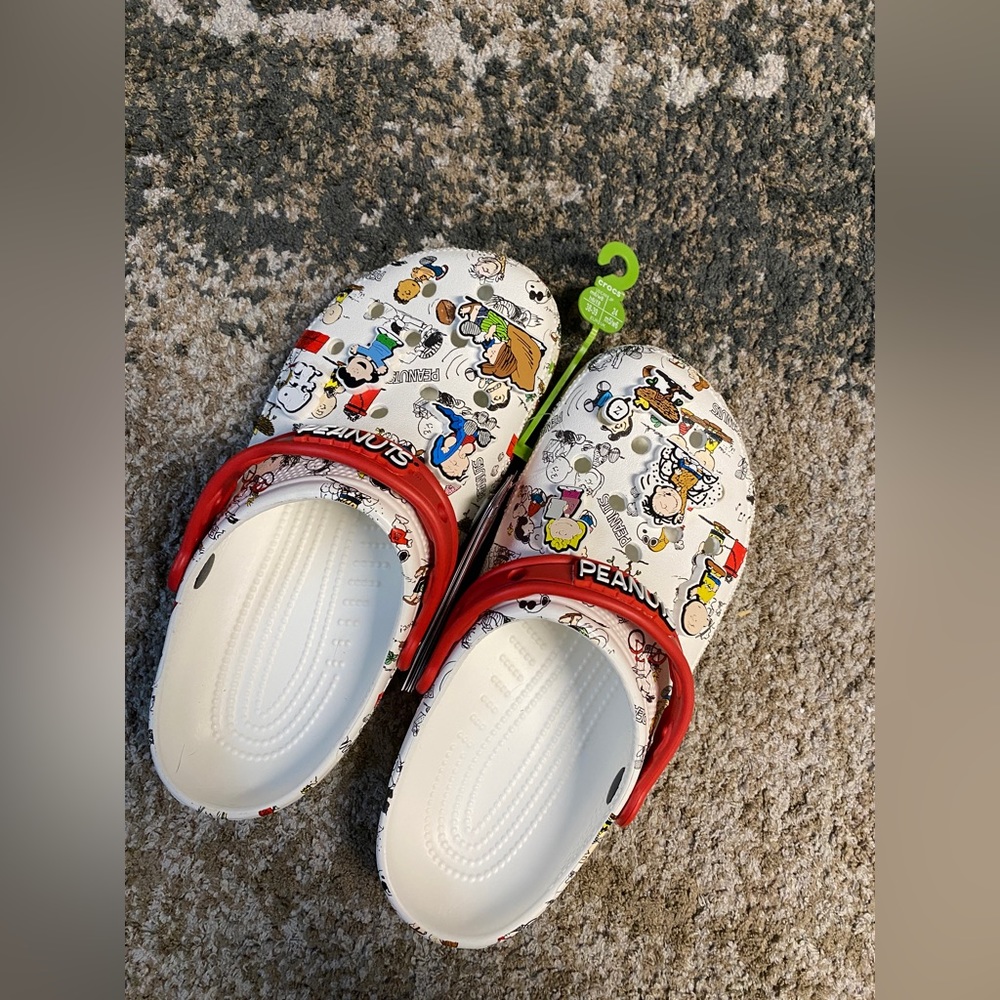 Peanuts Crocs